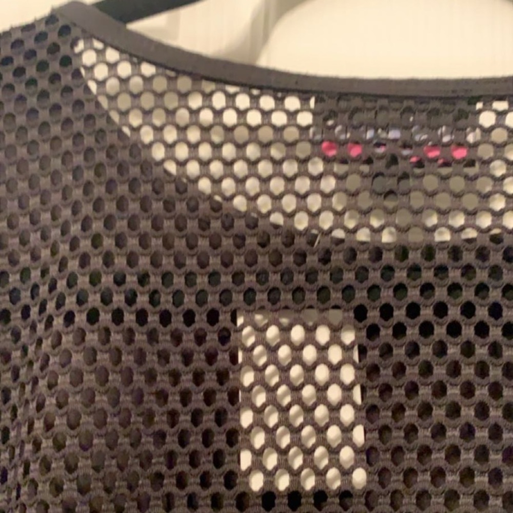 Discreet Fishnet Back Crop Top - Picture 5 of 5